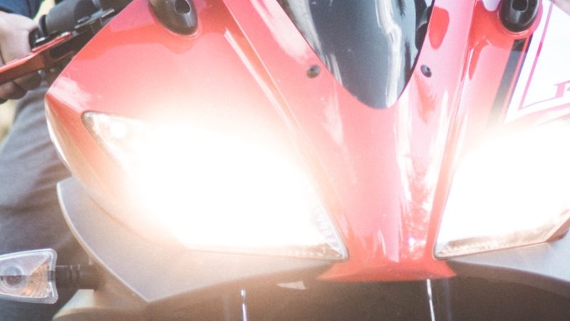 バイクの車検項目 ： ヘッドライトの光軸と光量