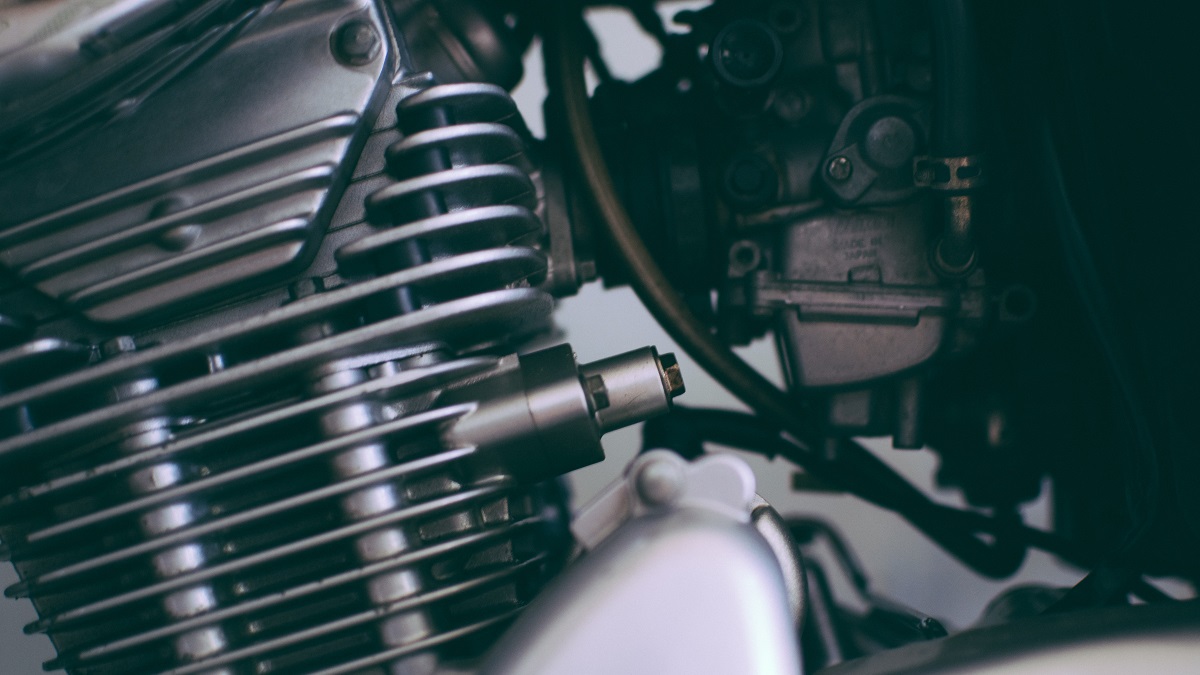 バイクのエンジンの焼き付きとは？前兆や症状、修理費用を解説